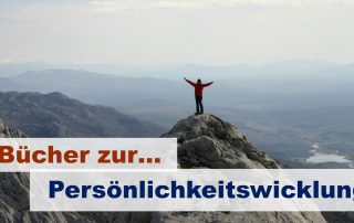 Bücher zur Persönlichkeitsentwicklung - Foto: Roko Labrovic auf unsplash.com (bearbeitet)